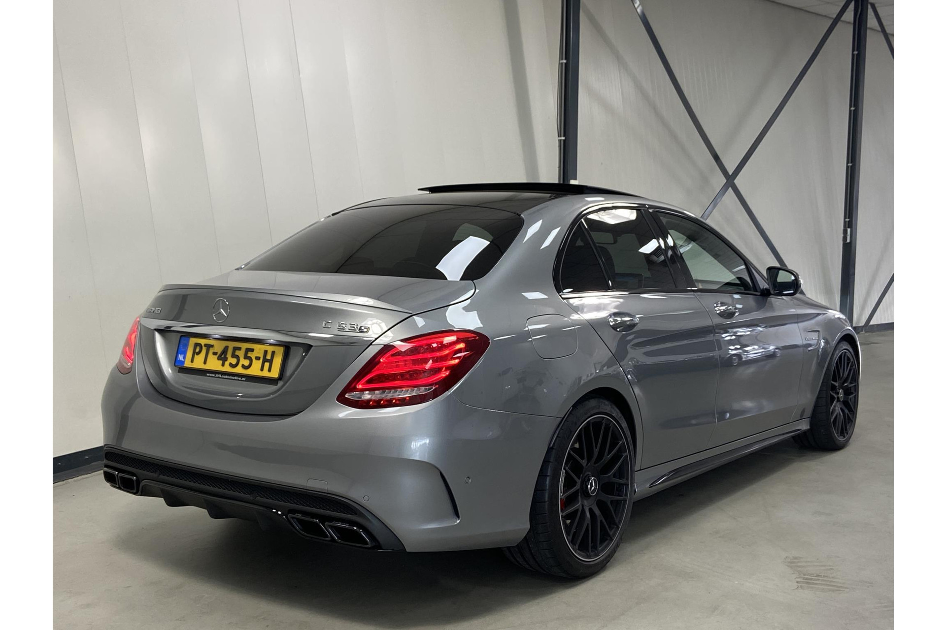Mercedes-Benz C-Klasse C63S C63 63 S AMG*HUD*IWC*PANO*LED*CARBON*DISTR+
